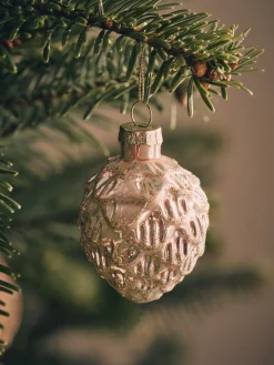 Kongleornament